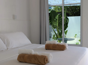 Ночлег и завтрак (B&B) Avi Guesthouse