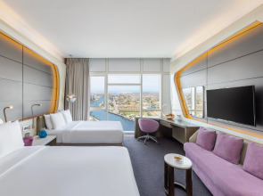 Отель V Hotel Dubai Curio Collection by Hilton