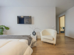 Апартаменты улучшенные, в центре города, с тремя спальнями