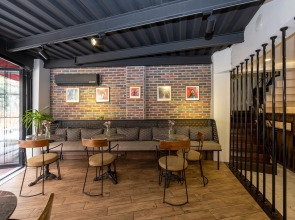 Отель The Marions Suite