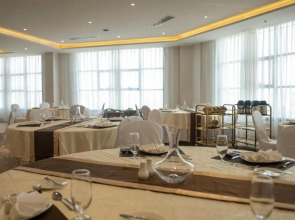 Отель The Plaza  and Resort