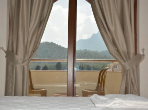 Отель Emily Rose