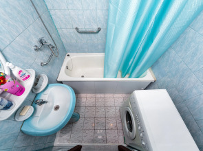 Апартаменты Семейная Квартира на 6 человек м.Домодедовская