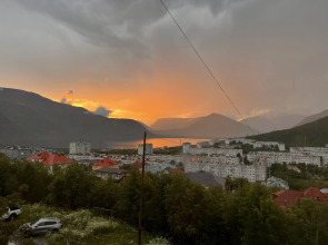 Апартаменты с Потрясающим Видом на Озеро, Горы и Город