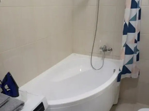 Апартаменты на набережной сети «Все в гости» на ул. Батурина, 27