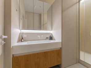 Уютная студия с видом на башни