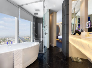 Отель V Hotel Dubai Curio Collection by Hilton