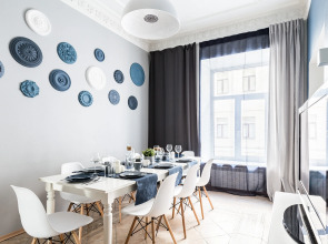 Апартаменты Avenue 180 кв.м с видом на Большую Конюшенную Улицу и Церковь Петра и Павла