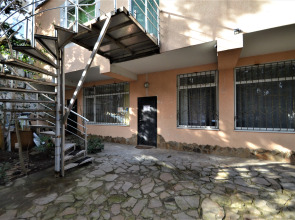 Апартаменты Статус на Кирова 10 в Ялте 2