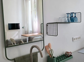 Апартаменты Новые с Высокими Окнами на Пешеходной Улице