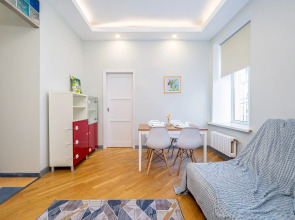 Апартаменты на Моисеенко 4