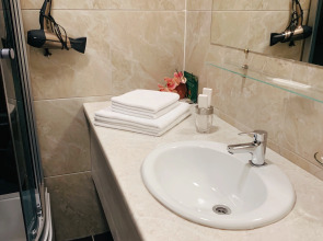 Отель Корона