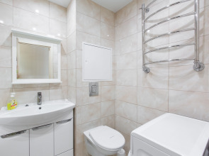 1b  Krasnogrskij 46 Apartments