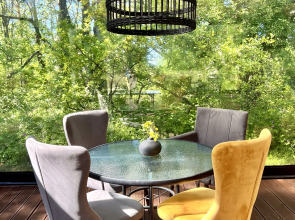 Поляна Глэмпинг, 1-я линия моря (12+)