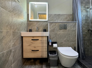 Частный дом коттедж у пристани в центре города