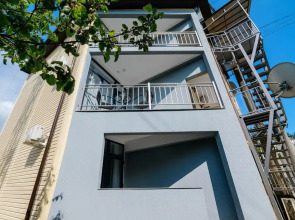 River House Apartments