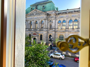 Апартаменты Эксклюзивная квартира Уголок Парижа