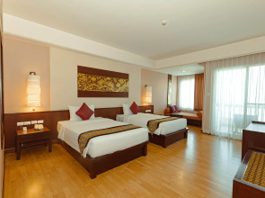 Курортный отель Grand Pacific Sovereign Resort & Spa