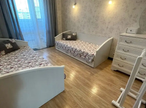 Квартира Евротрёшка Семейная с Видом на Лавру с Четырьмя Раздельными Кроватями