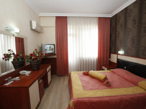 Отель Lara Hadrianus