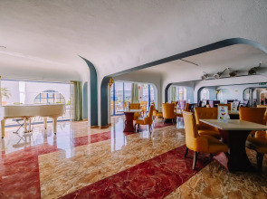 Апарт-Отель Grand Muthu Oura View Beach Club