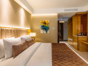 Отель Marjan Plaza