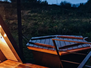 Шале А-фрейм с панорамным остеклением и террасой