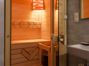 Апартаменты с Сауной и Джакузи Шале