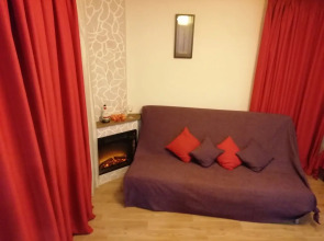 Квартира студия с камином.