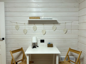 Частный дом у озера с террасой Сосновый дом