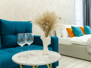 Апартаменты с панорамными окнами на набережной реки