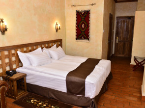 Отель Кавказ