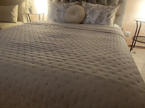 Апартаменты Квартира в центре с качелями на веранде рядом с колесом обозрения