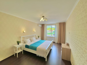 Улучшенные трехкомнатные апартаменты с террасой