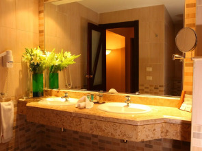 Курортный Отель Swiss Inn Pyramids Golf Resort