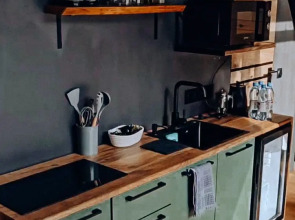 Шале А-фрейм с панорамным остеклением и террасой