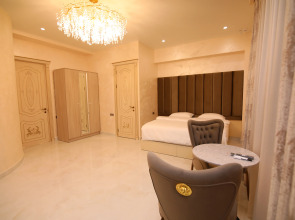 Отель Louvre Home