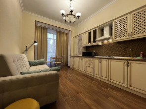 Апартаменты возле Парка на Аллее Строителей by Sutki26