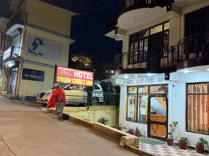 Отель Snow Crest Inn