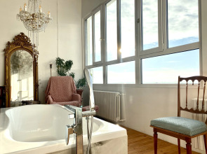 Апартаменты ApartMari Уникальный Люкс с видом на город