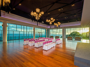 Отель Wyndham Grand Phuket Kalim Bay