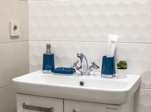 Апартаменты TopHouse на Каплунова 10 трёхкомнатные