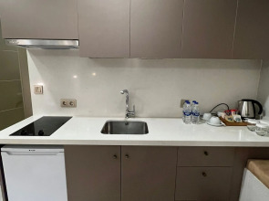 Ayramin Deluxe Hotel