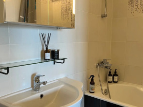 Апартаменты на Краснофлотской с видом на замок