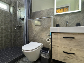 Частный дом коттедж у пристани в центре города