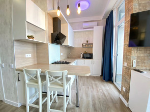 Море квартир уютная студия с панорамными окнами в центре Адлера 2