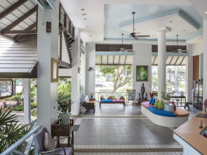 Отель Chom View