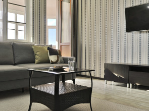 Квартира Комфортное Жилье в Центре Города с Видом на Реку Булак