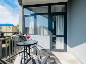 River House Apartments