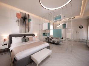 Lazure Hotel and Marina